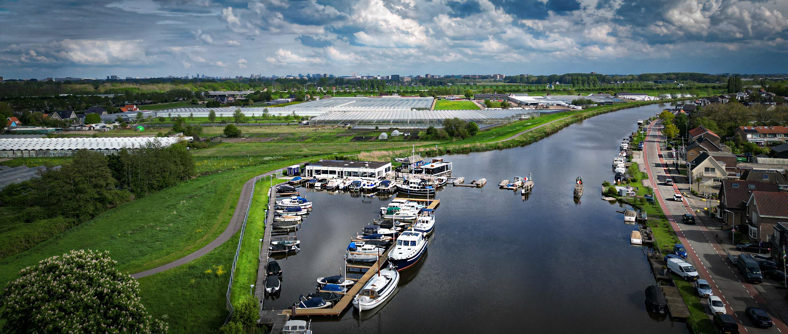 Luchtfoto Haarlemmer Ringvaart met haven